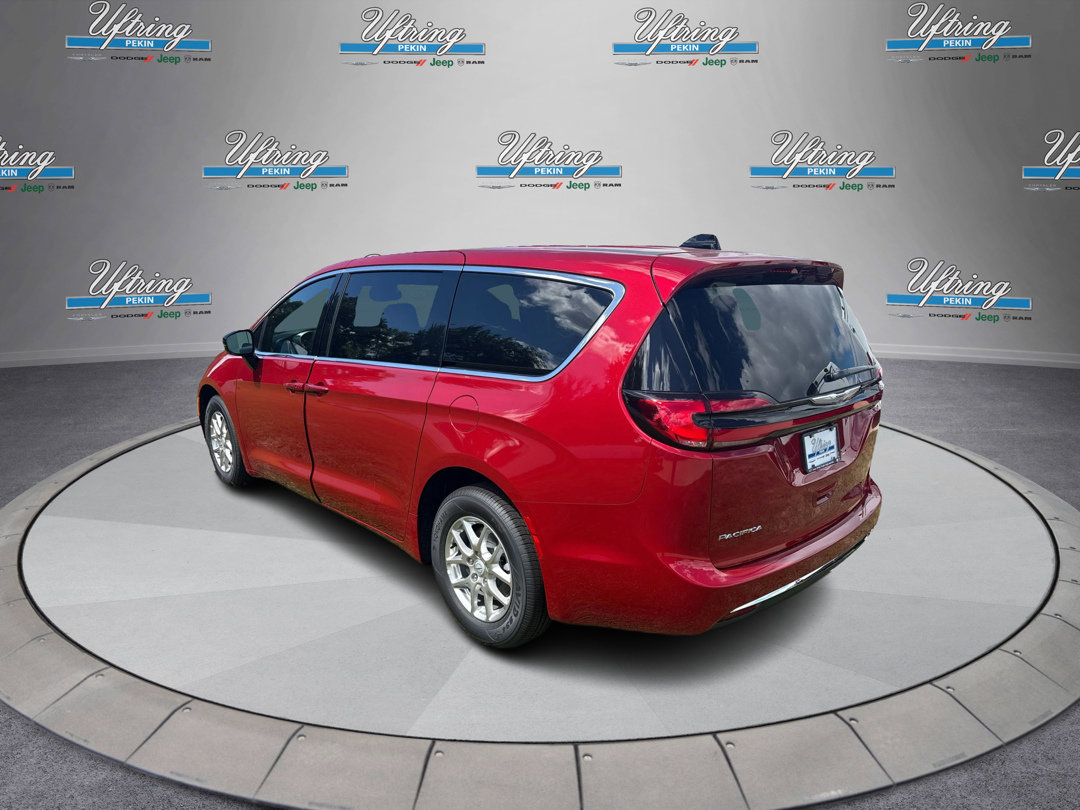 2026 Chrysler Pacifica photo 4
