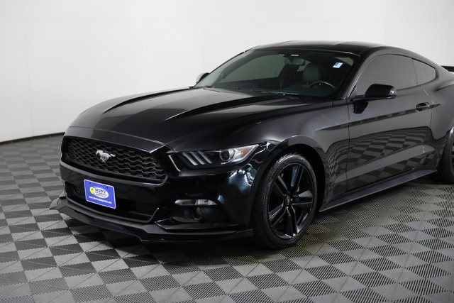 2017 Ford Mustang EcoBoost photo 21