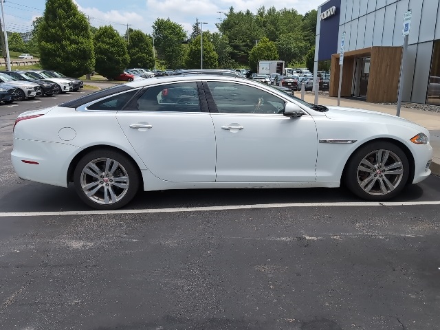 2014 Jaguar XJ Base photo 3