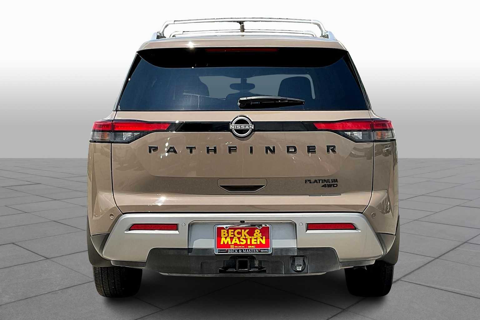 2023 Nissan Pathfinder Platinum photo 7