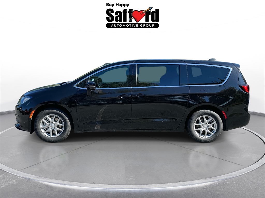 2026 Chrysler Voyager LX photo 4