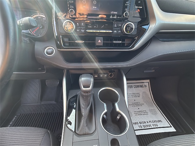 2020 Toyota Highlander LE photo 29