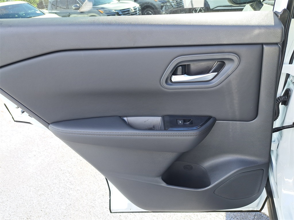2026 Nissan Rogue SV photo 14