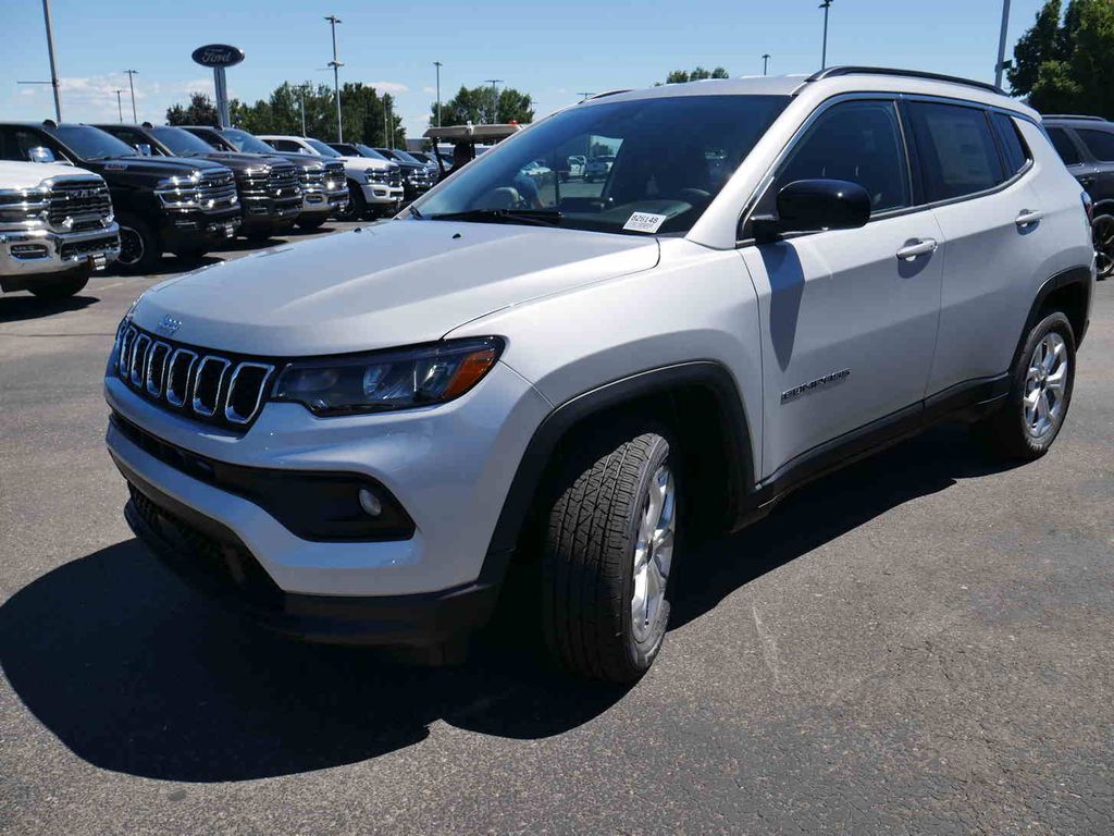2025 Jeep Compass Latitude photo 2