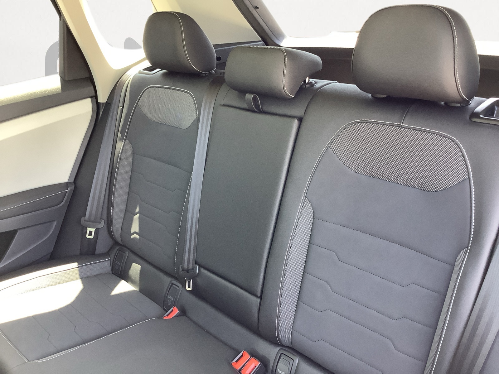2025 Volkswagen Taos SE photo 20