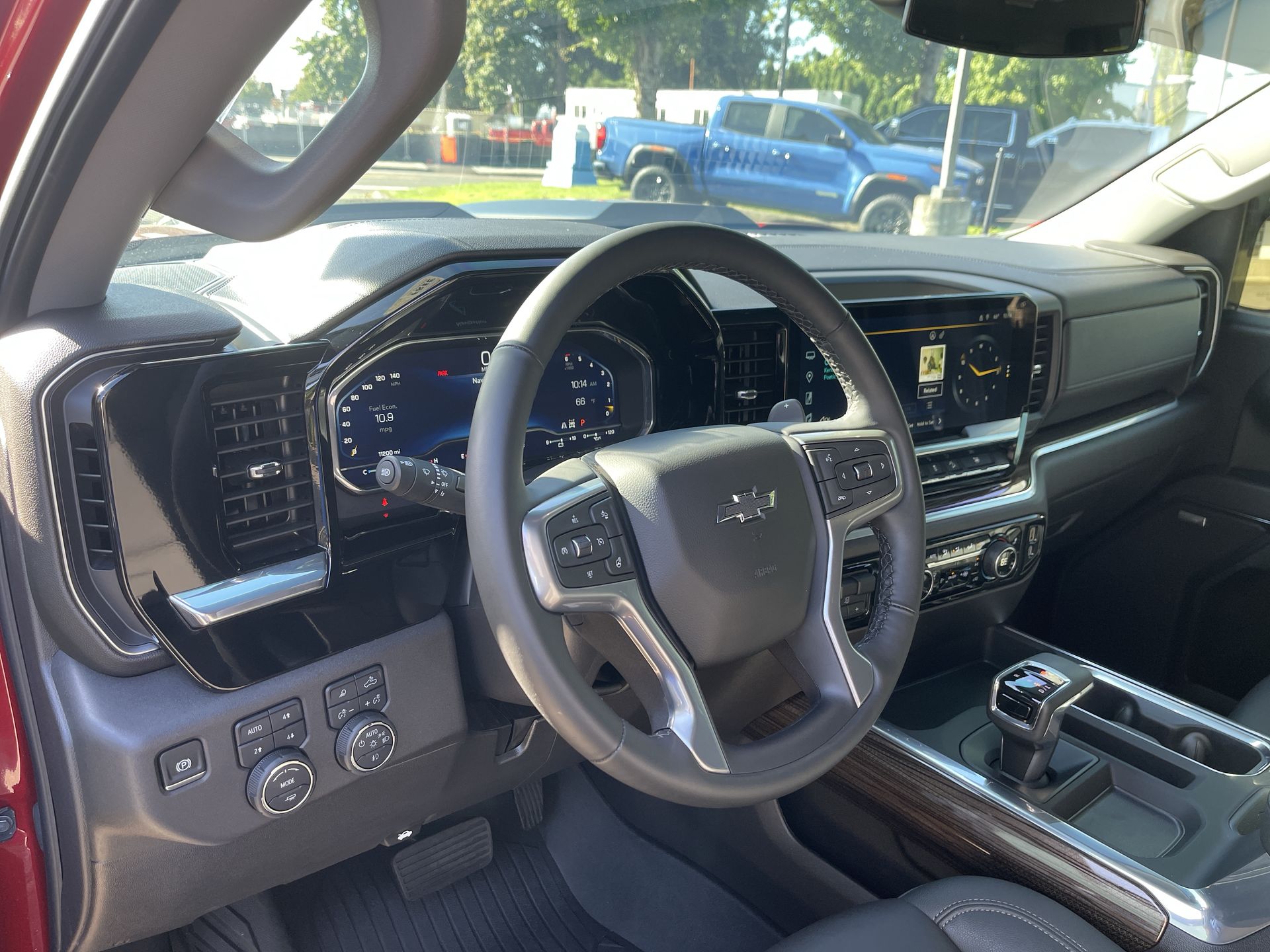 2025 Chevrolet Silverado 1500 LT Trail Boss photo 9