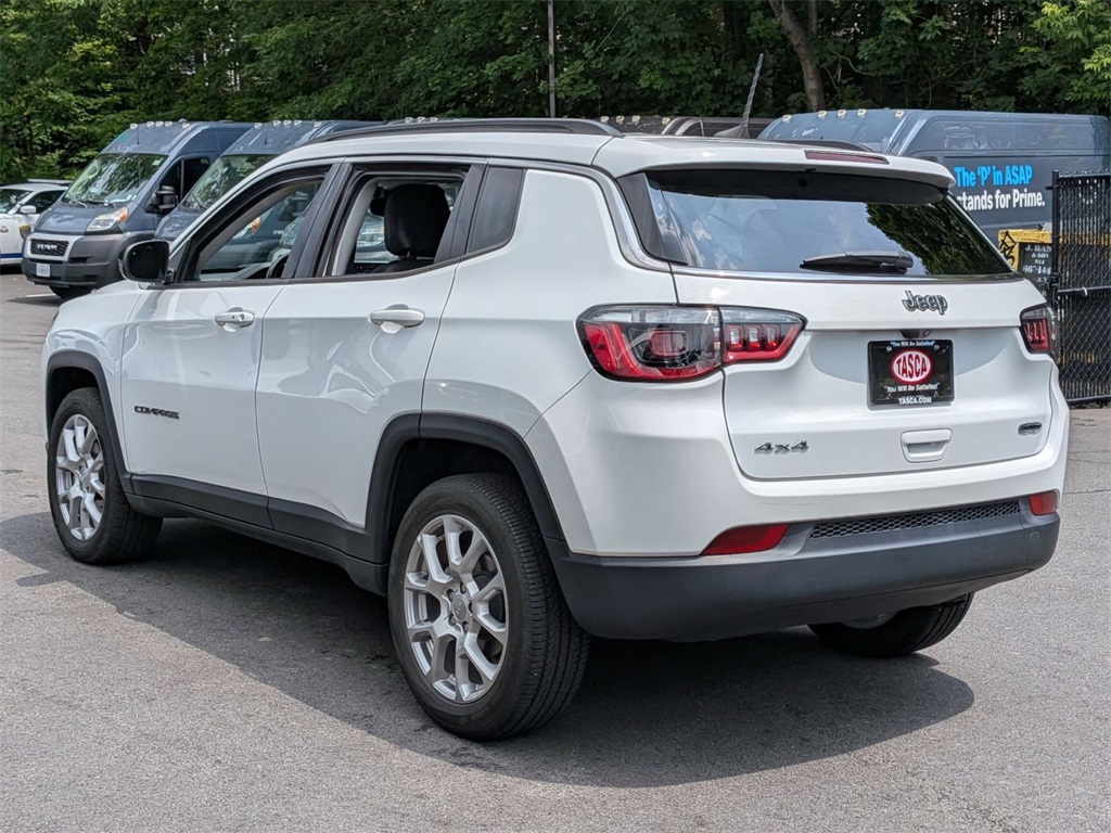 2022 Jeep Compass Latitude Lux photo 6