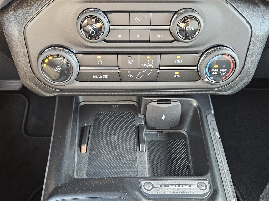 2025 Ford Bronco Base photo 18