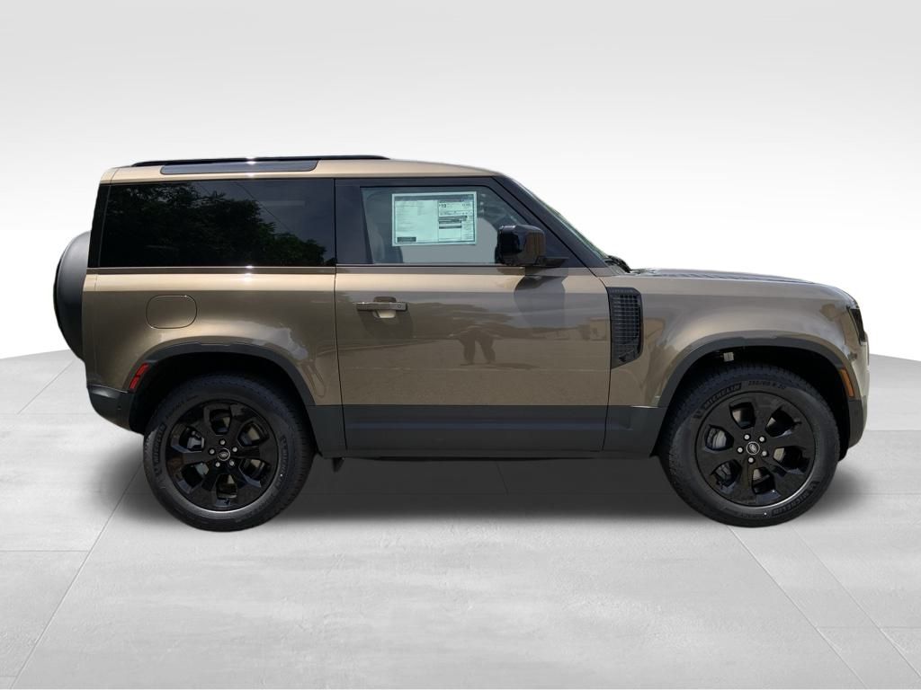 2025 Land Rover Defender 90 S photo 2