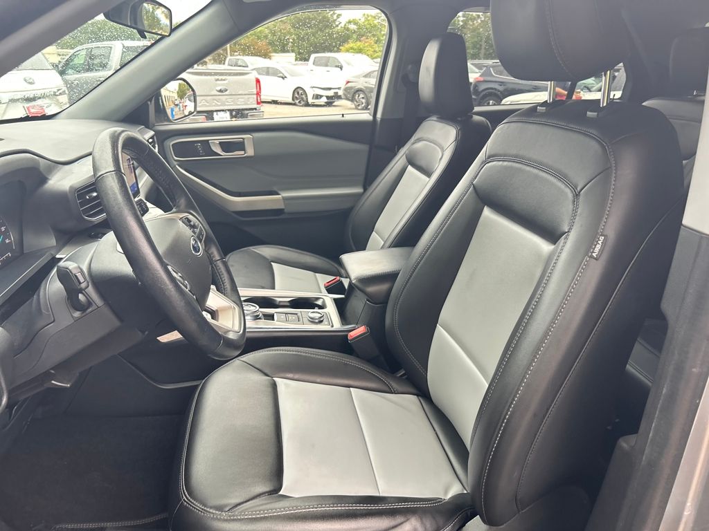 2022 Ford Explorer XLT photo 17