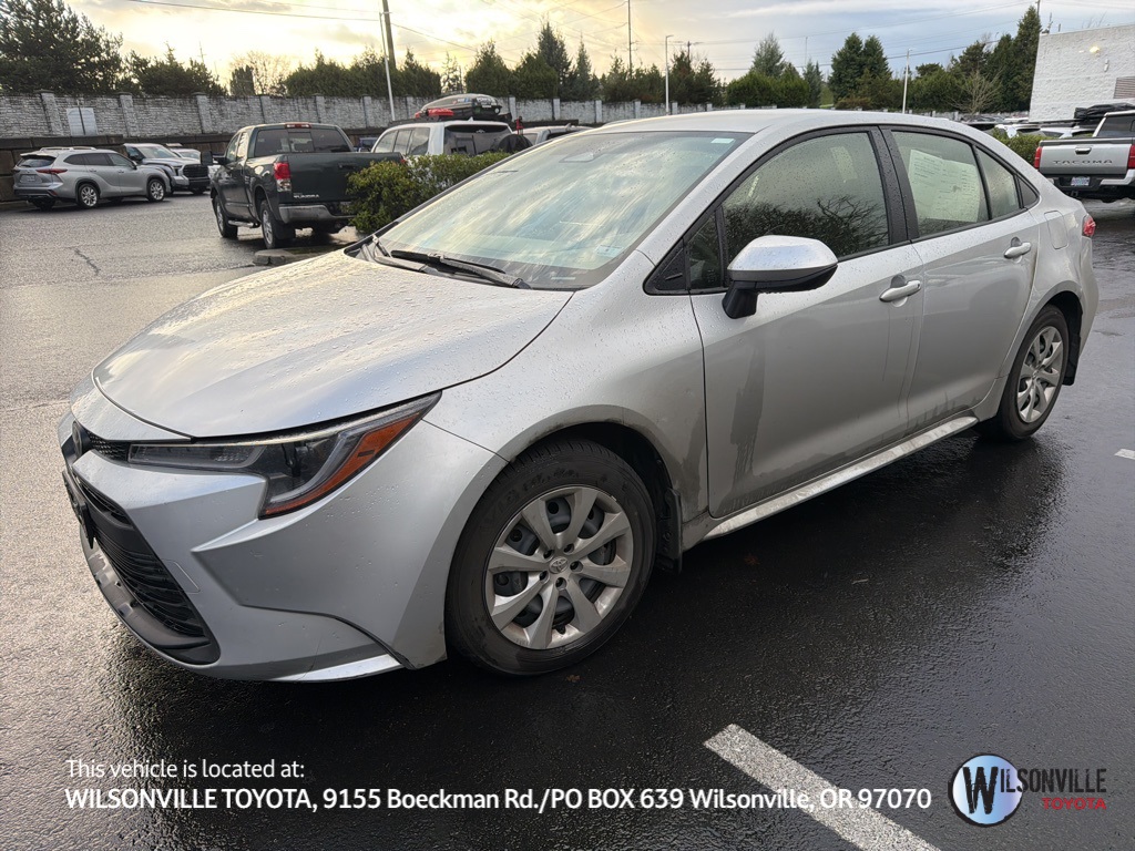 2025 Toyota Corolla LE's photo