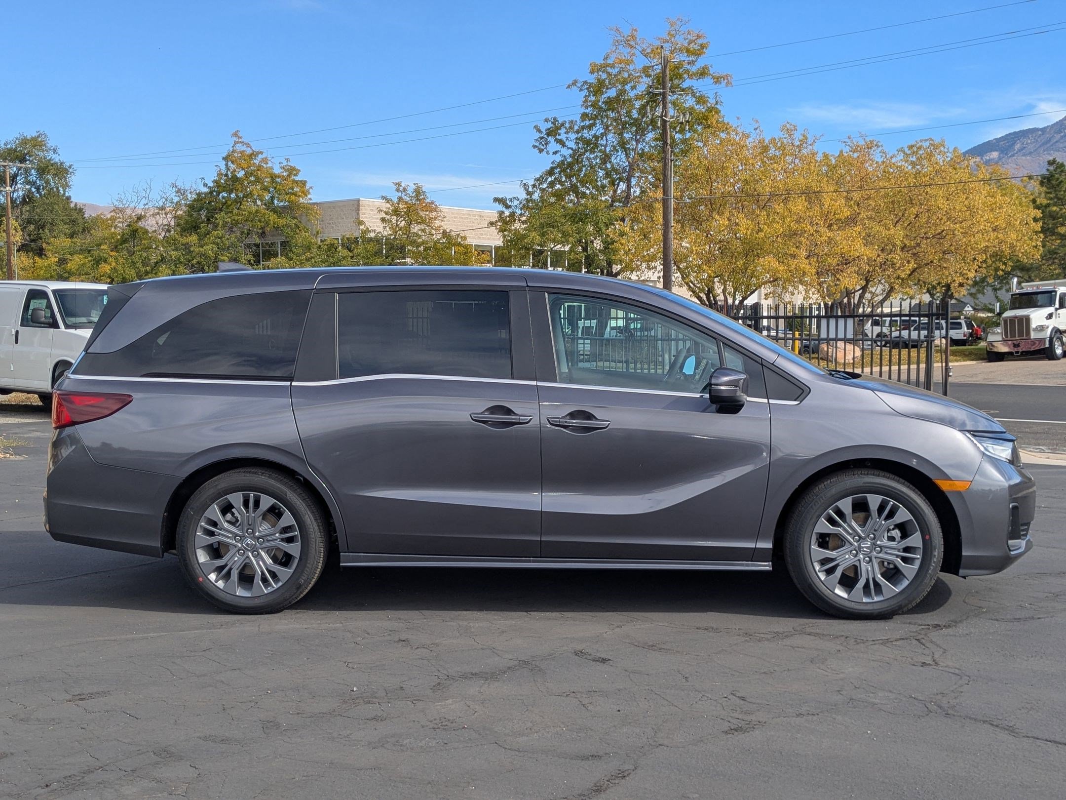 2026 Honda Odyssey Touring photo 2