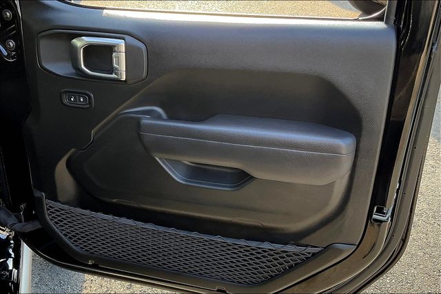 2025 Jeep Wrangler Rubicon photo 22