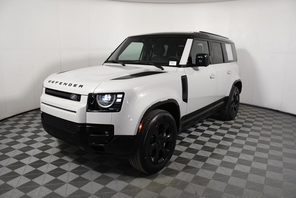 2026 Land Rover Defender X-Dynamic SE's photo