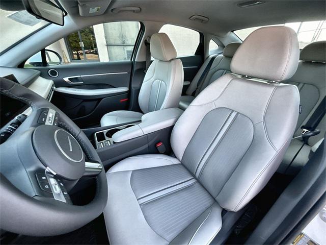 2024 Hyundai Sonata Hybrid SEL photo 12
