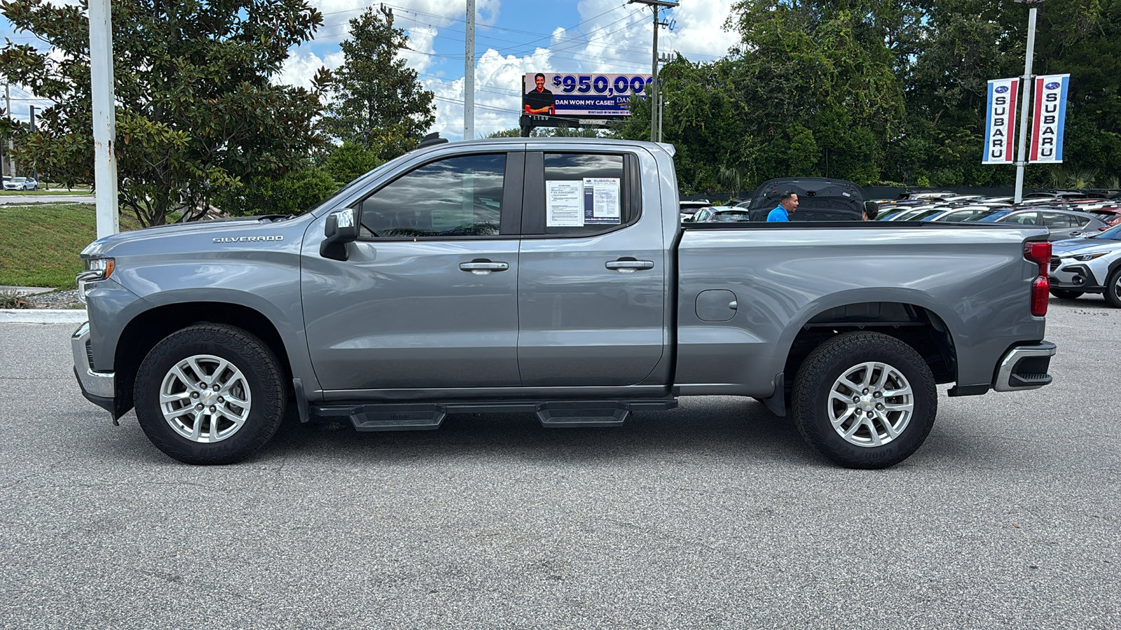 2020 Chevrolet Silverado 1500 LT photo 3