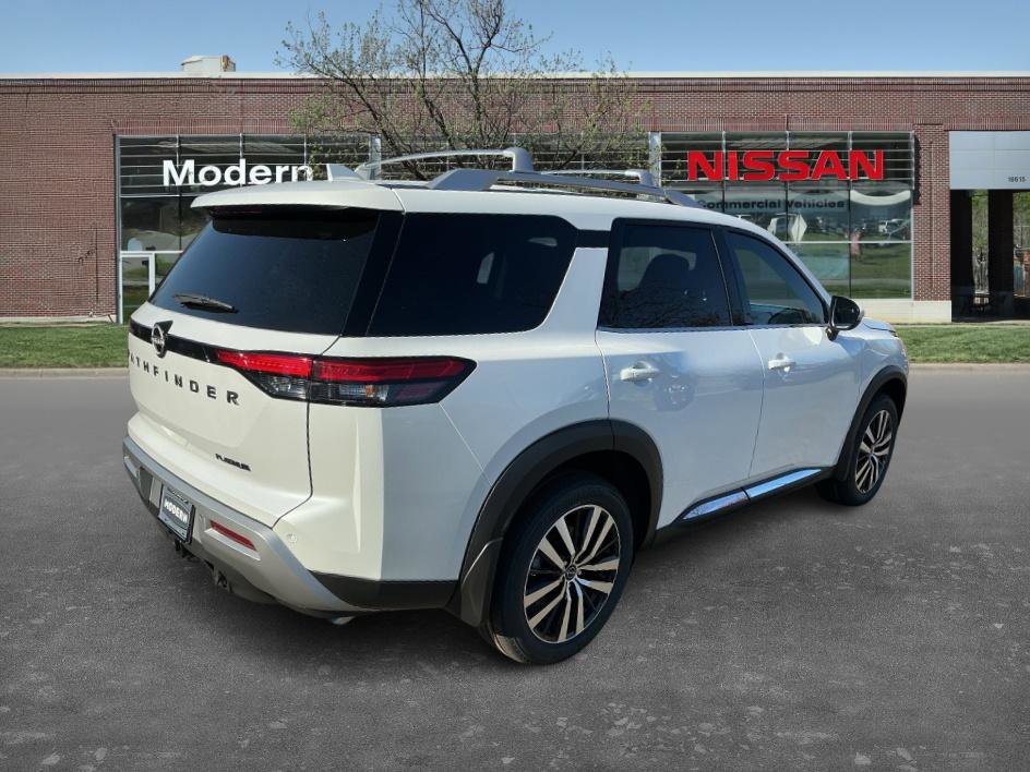 2025 Nissan Pathfinder Platinum photo 2