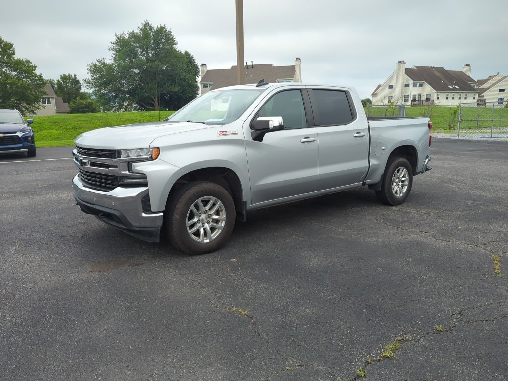 2022 Chevrolet Silverado 1500 LT photo 2
