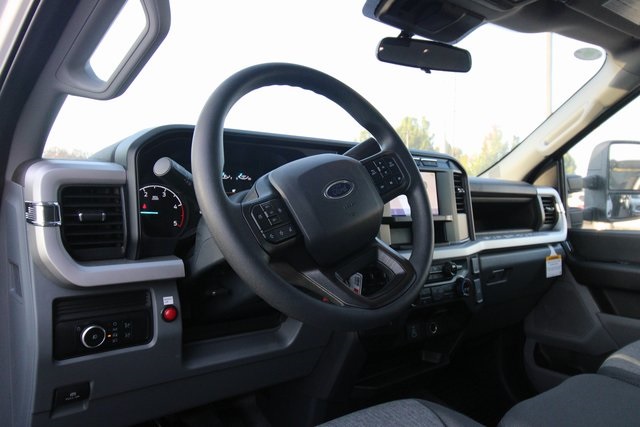 2024 Ford F-550 photo 13