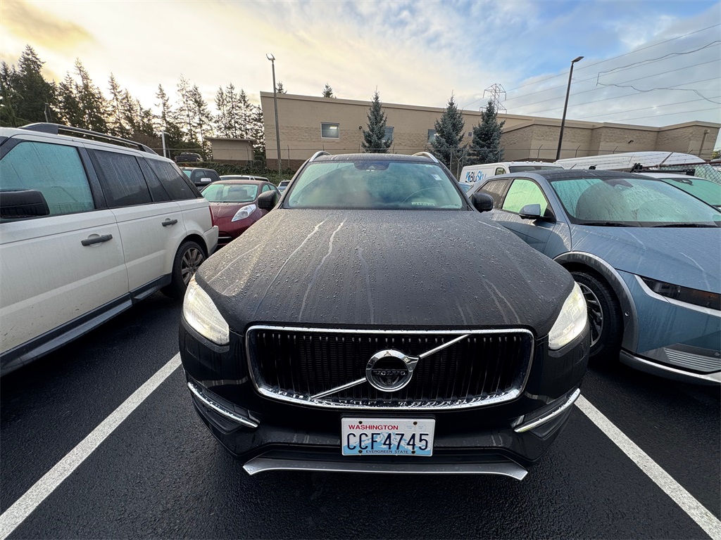 2017 Volvo XC90 Momentum's photo