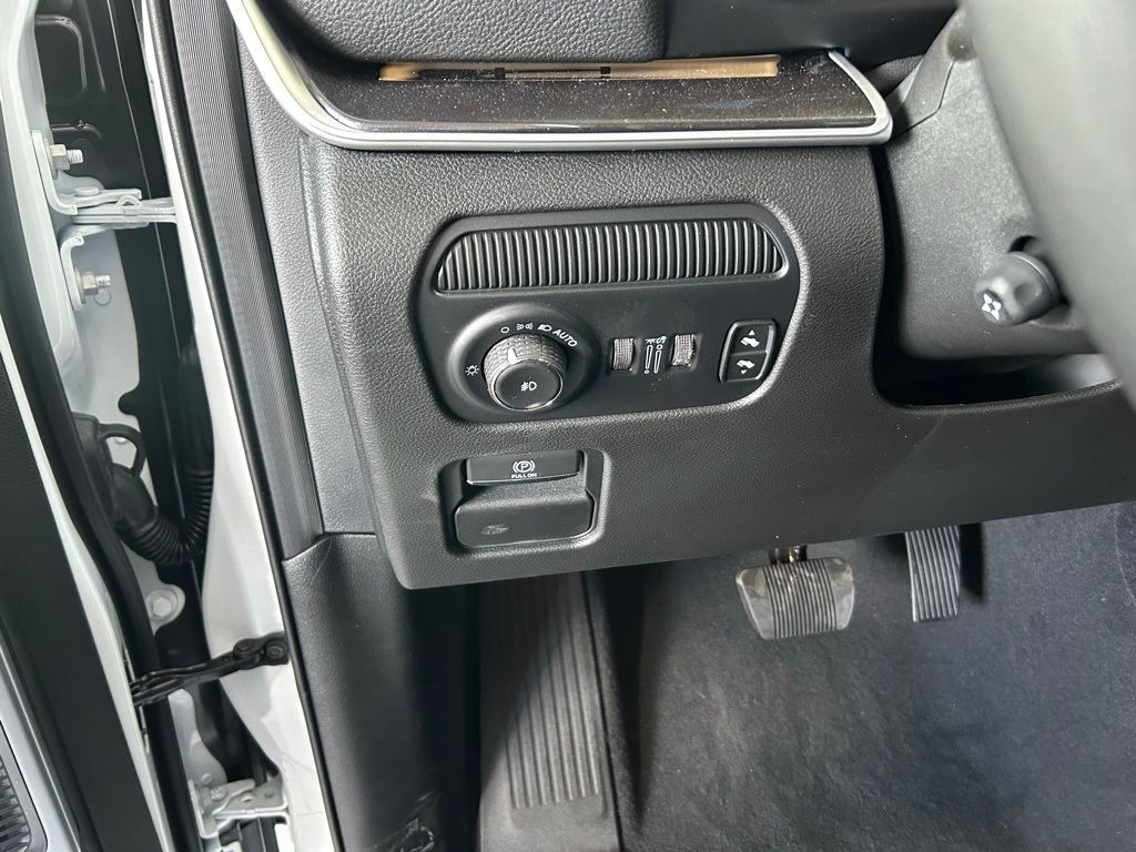 2024 Jeep Wagoneer Base photo 32