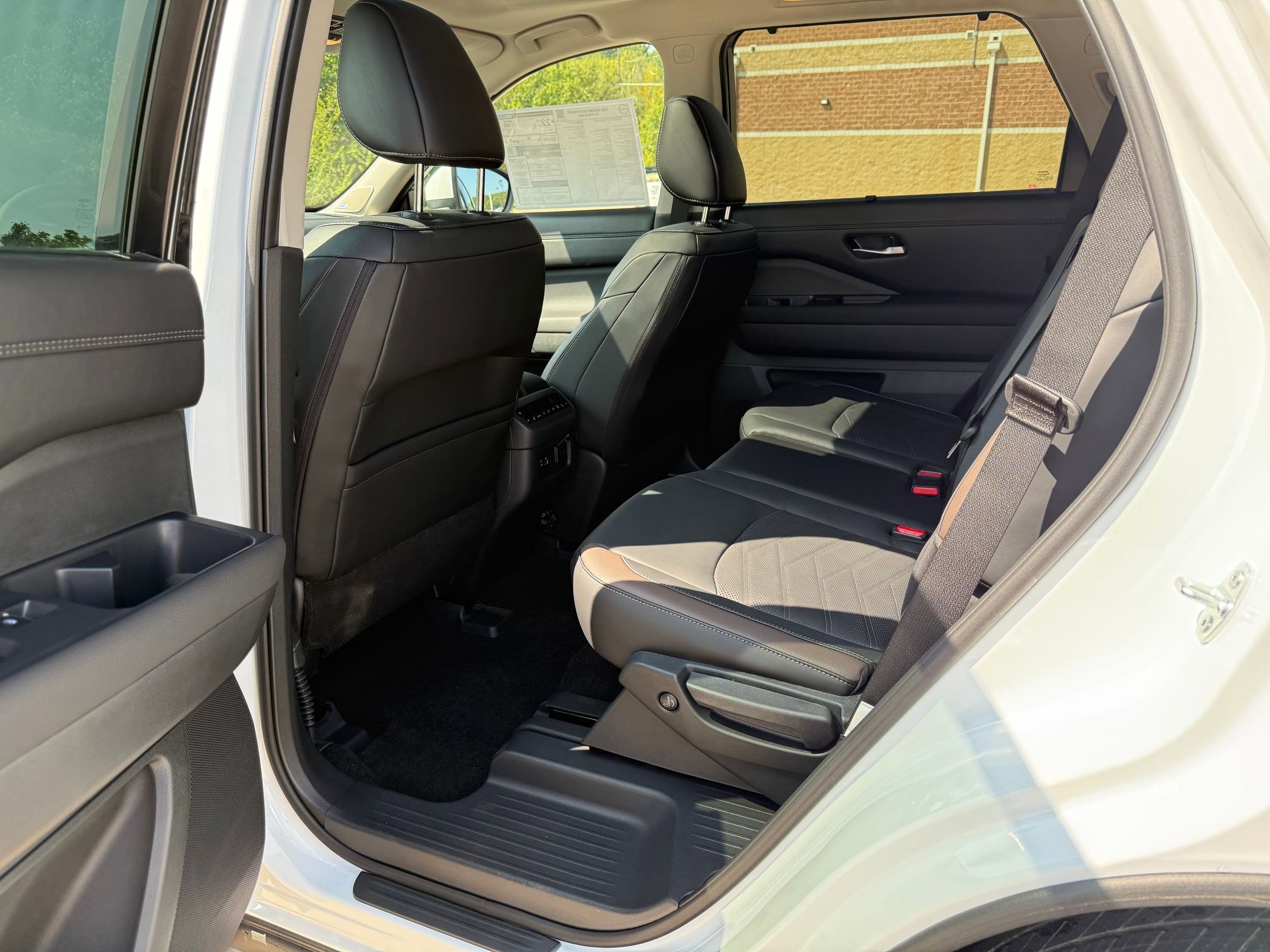 2025 Nissan Pathfinder Platinum photo 12