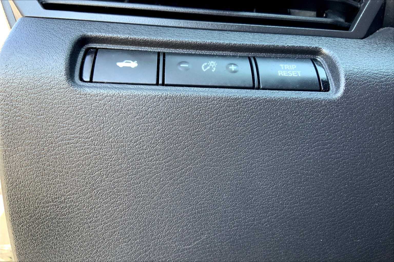 2020 Nissan Altima 2.5 SR photo 31