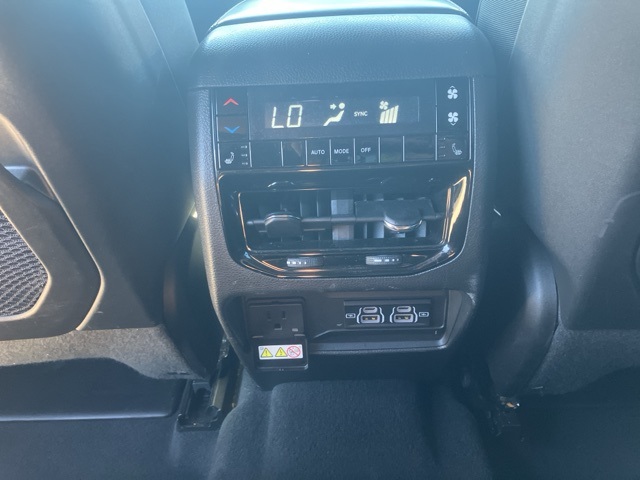 2023 Jeep Grand Cherokee Overland photo 18