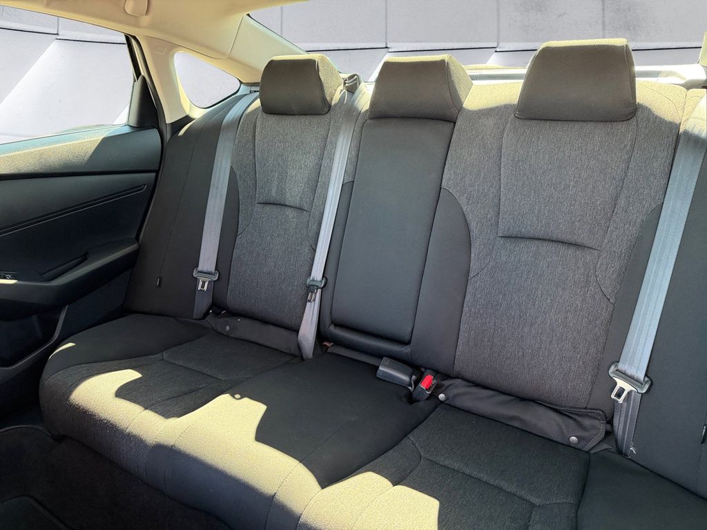2023 Honda Accord LX photo 14