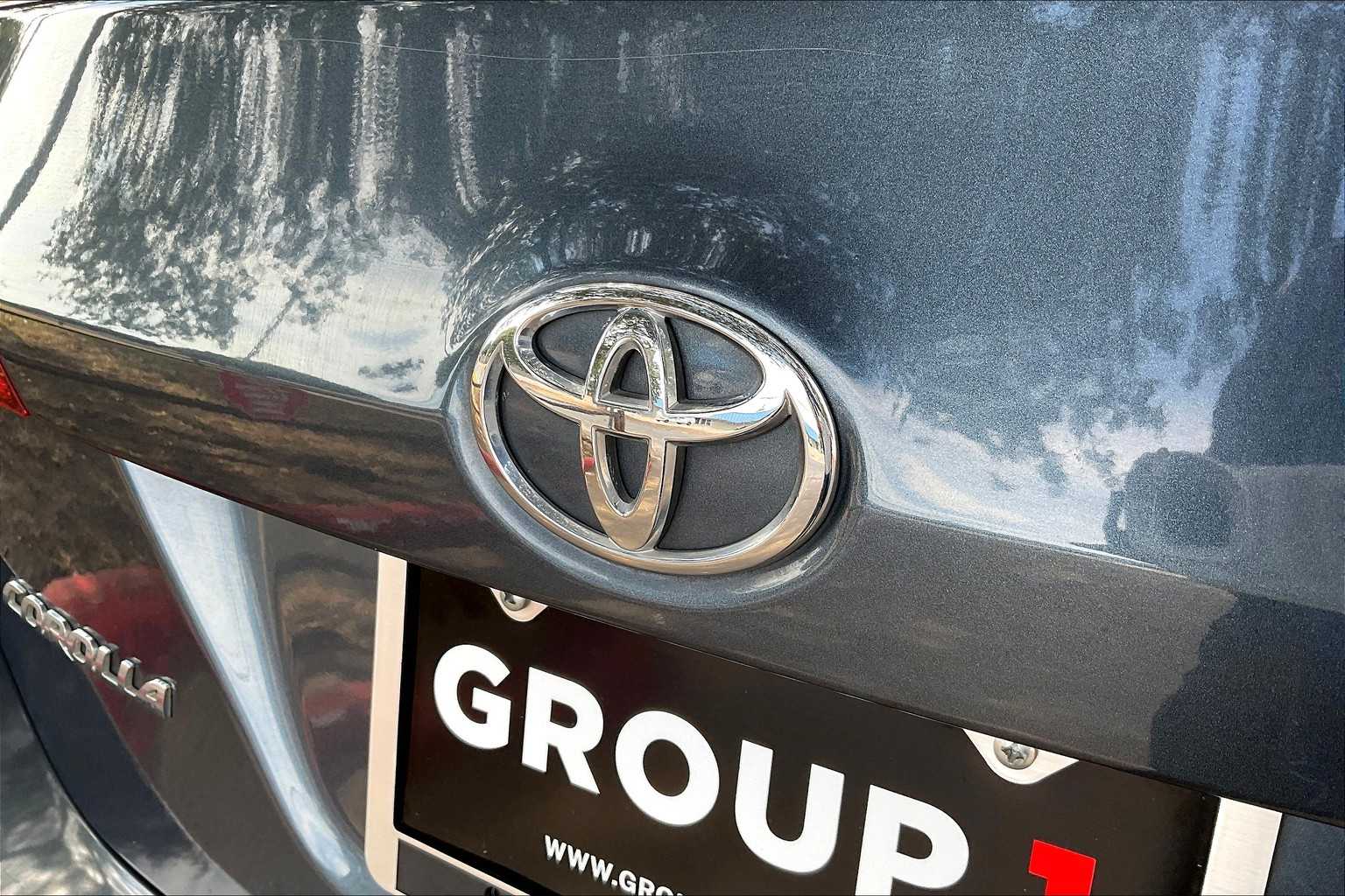 2016 Toyota Corolla LE photo 25