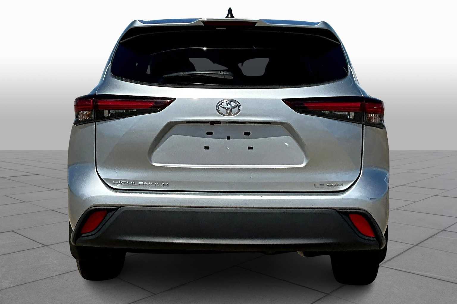 2024 Toyota Highlander LE photo 4