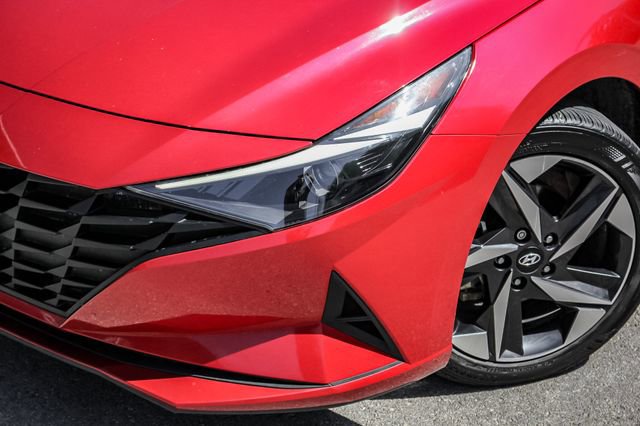 2023 Hyundai Elantra SEL Convenience photo 2