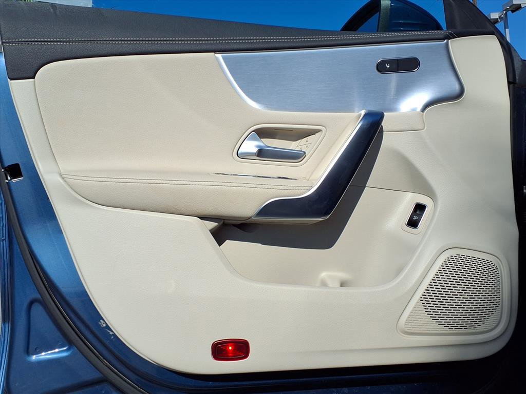 2022 Mercedes Benz CLA 250 photo 12