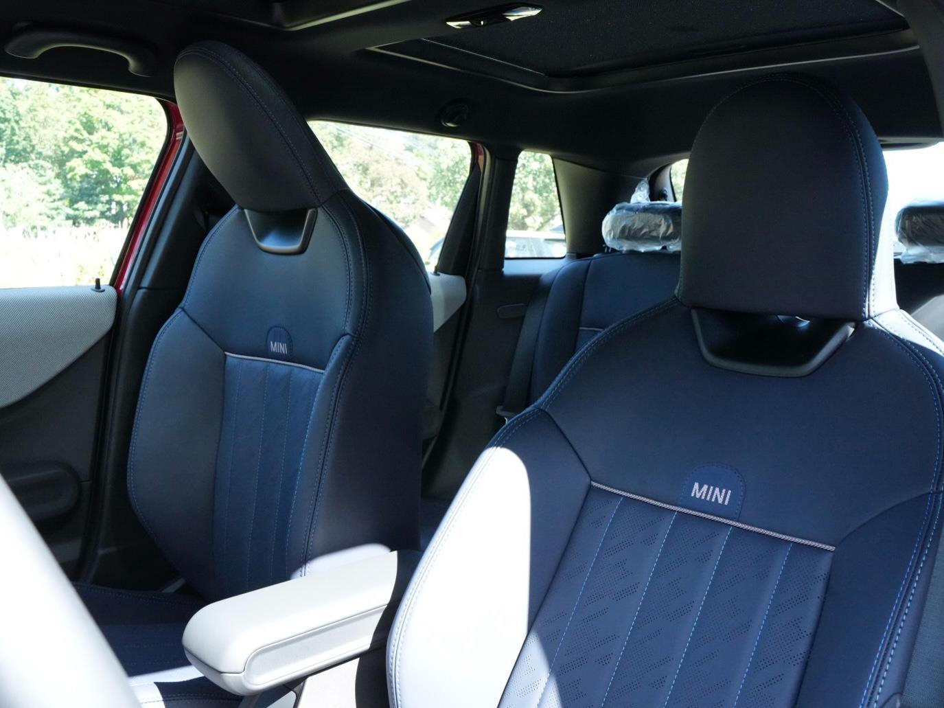 2026 Mini Cooper Hardtop S 4 Door Iconic photo 3