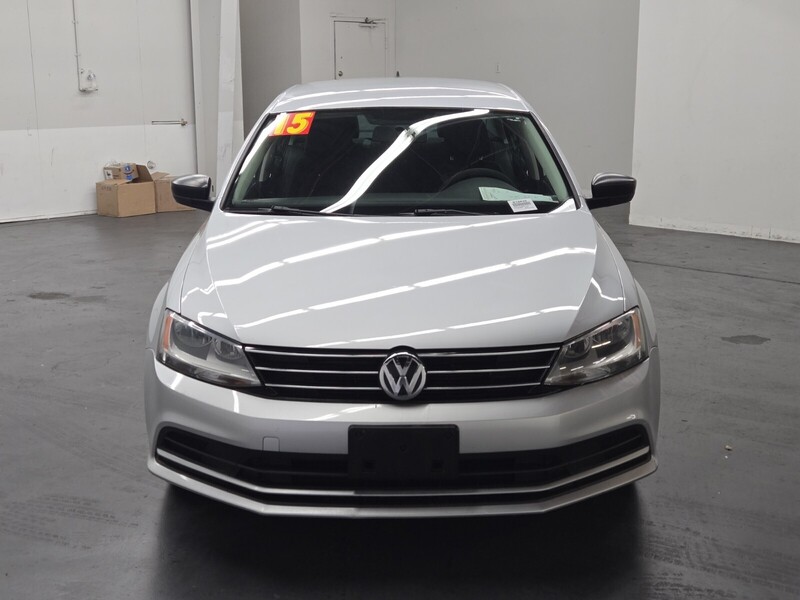 2015 Volkswagen Jetta SE Sport photo 2