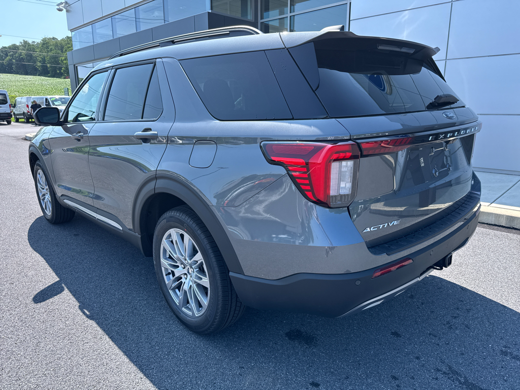 2025 Ford Explorer photo 15