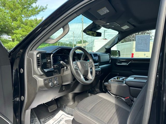 2024 Chevrolet Silverado 1500 RST photo 13