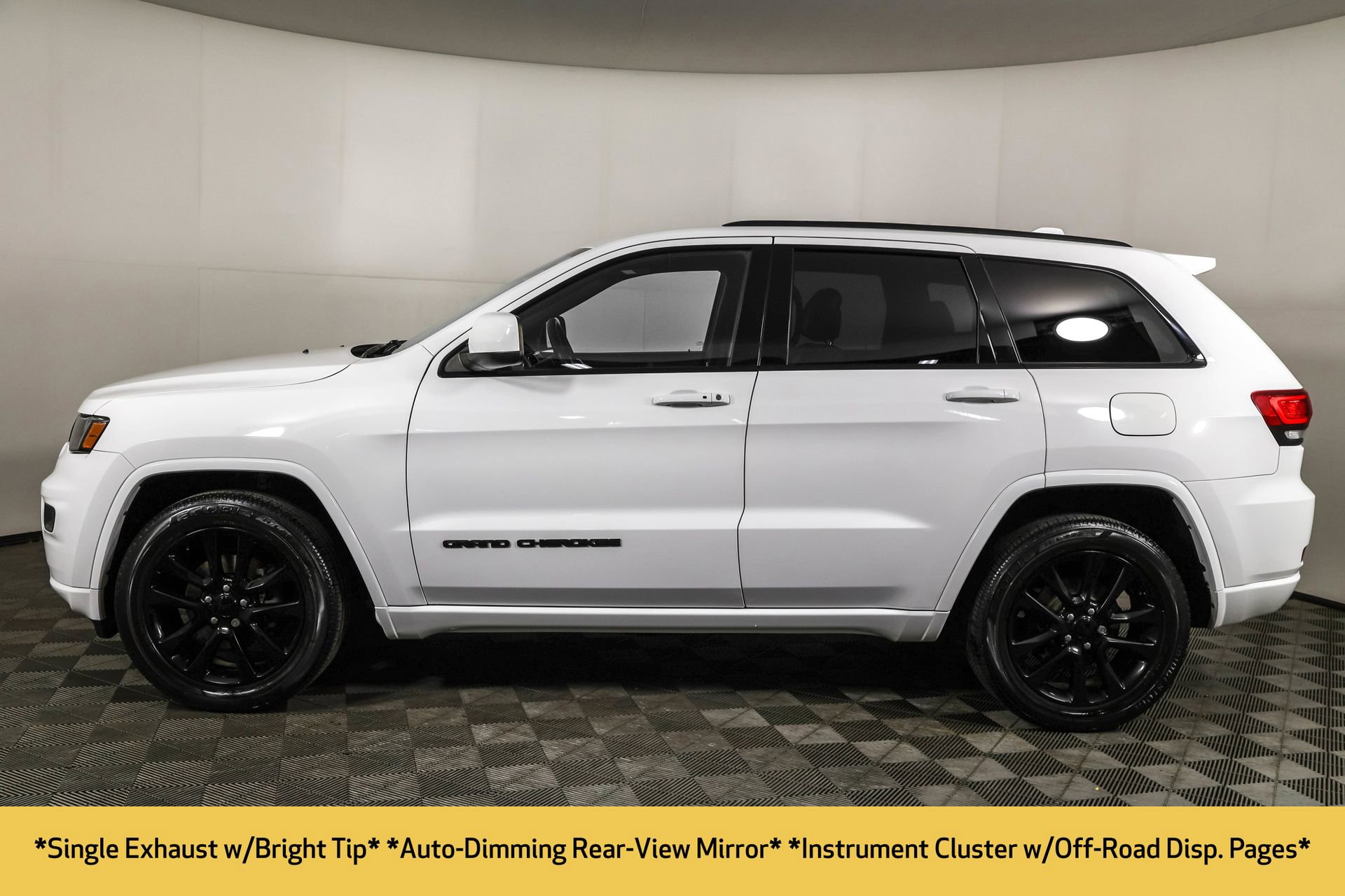 2017 Jeep Grand Cherokee Altitude photo 12