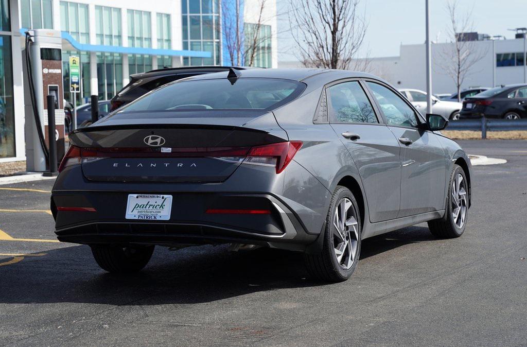 2025 Hyundai Elantra SEL Sport photo 4