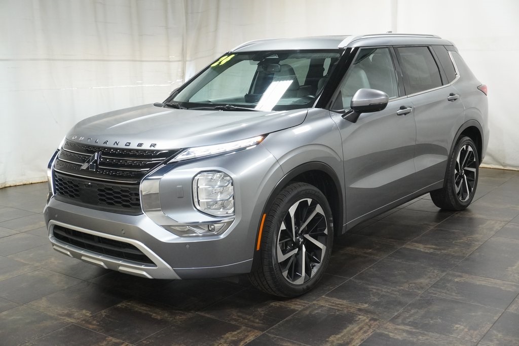 2024 Mitsubishi Outlander SEL photo 2