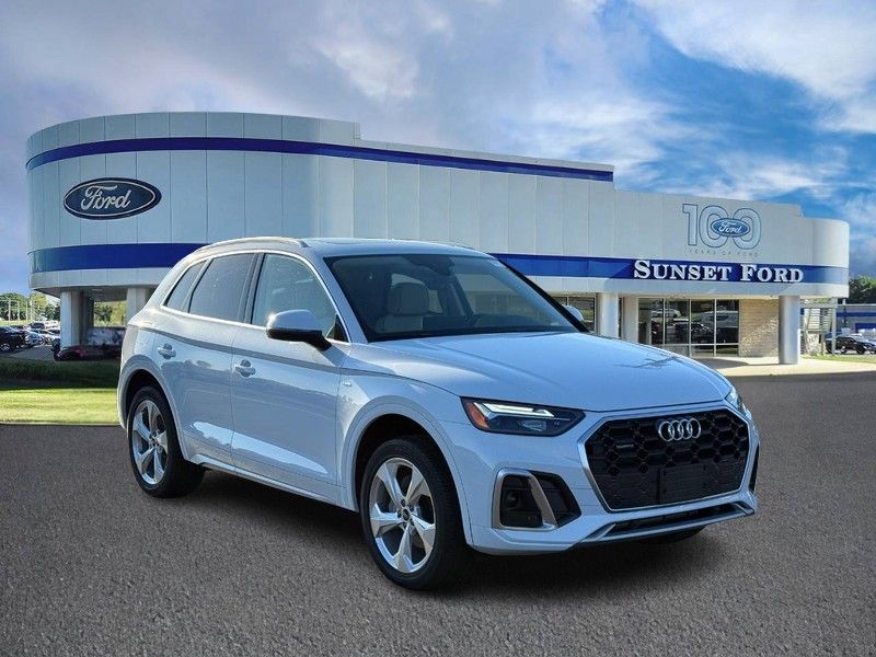 2023 Audi Q5 Premium Plus's photo