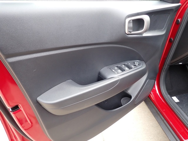 2025 Hyundai Venue SEL photo 12