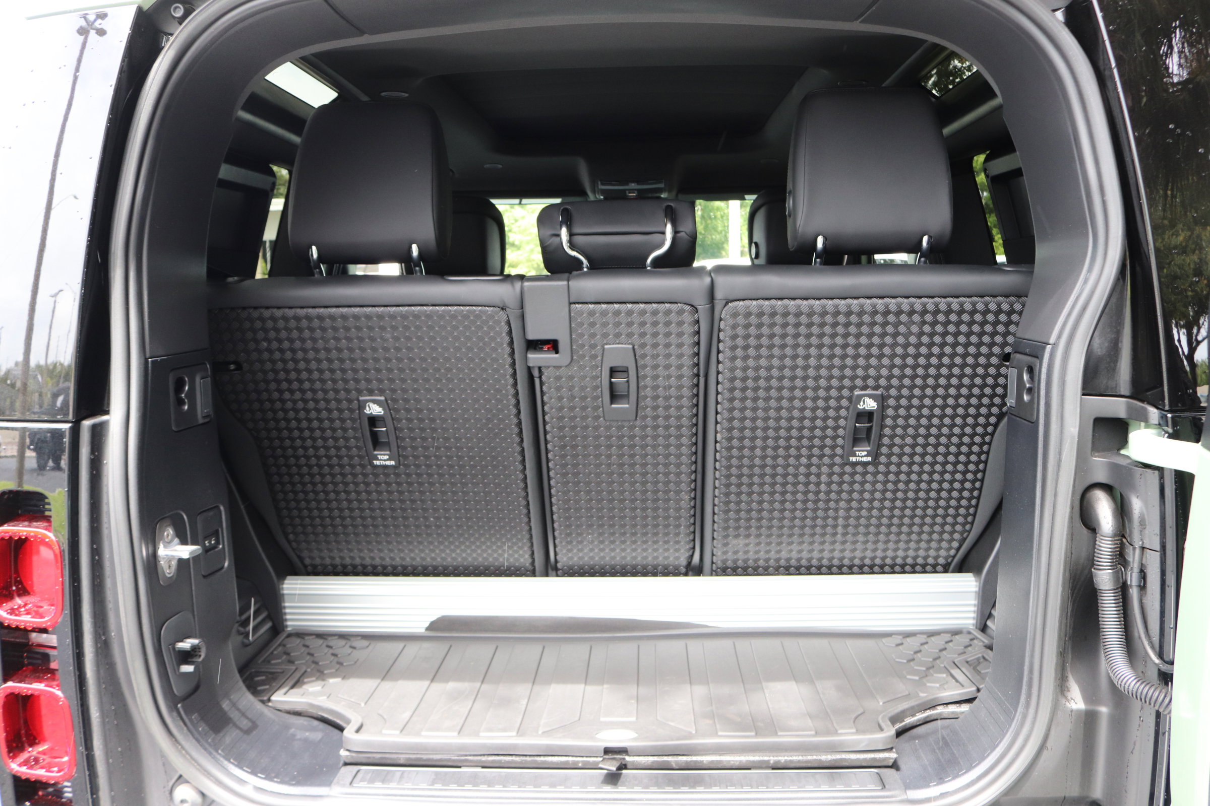 2023 Land Rover Defender photo 13