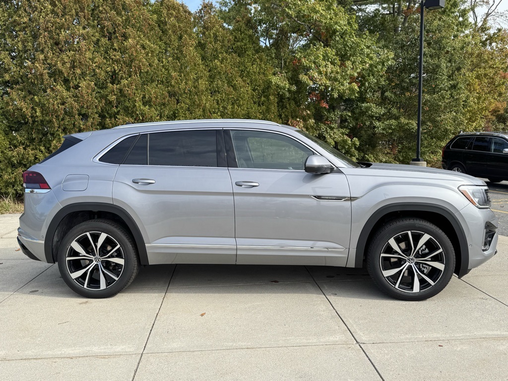 2026 Volkswagen Atlas Cross Sport SEL Premium R-Line photo 3