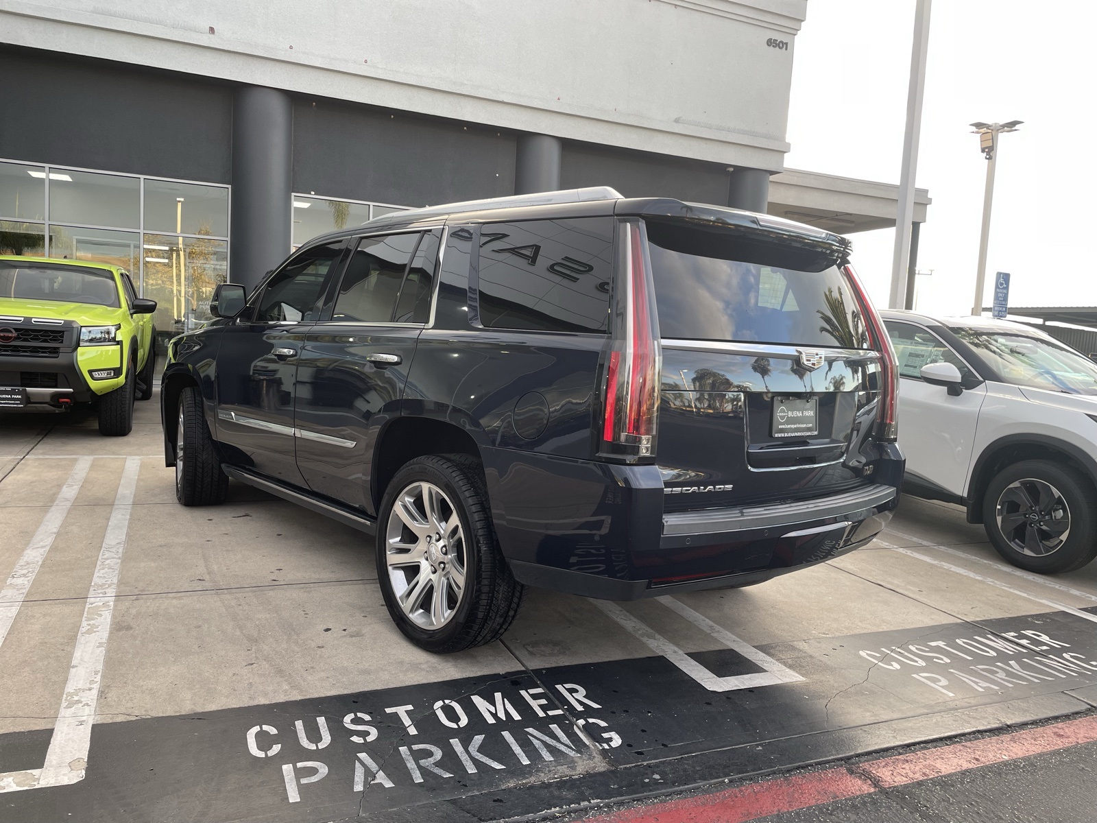 2017 Cadillac Escalade Premium Luxury photo 4