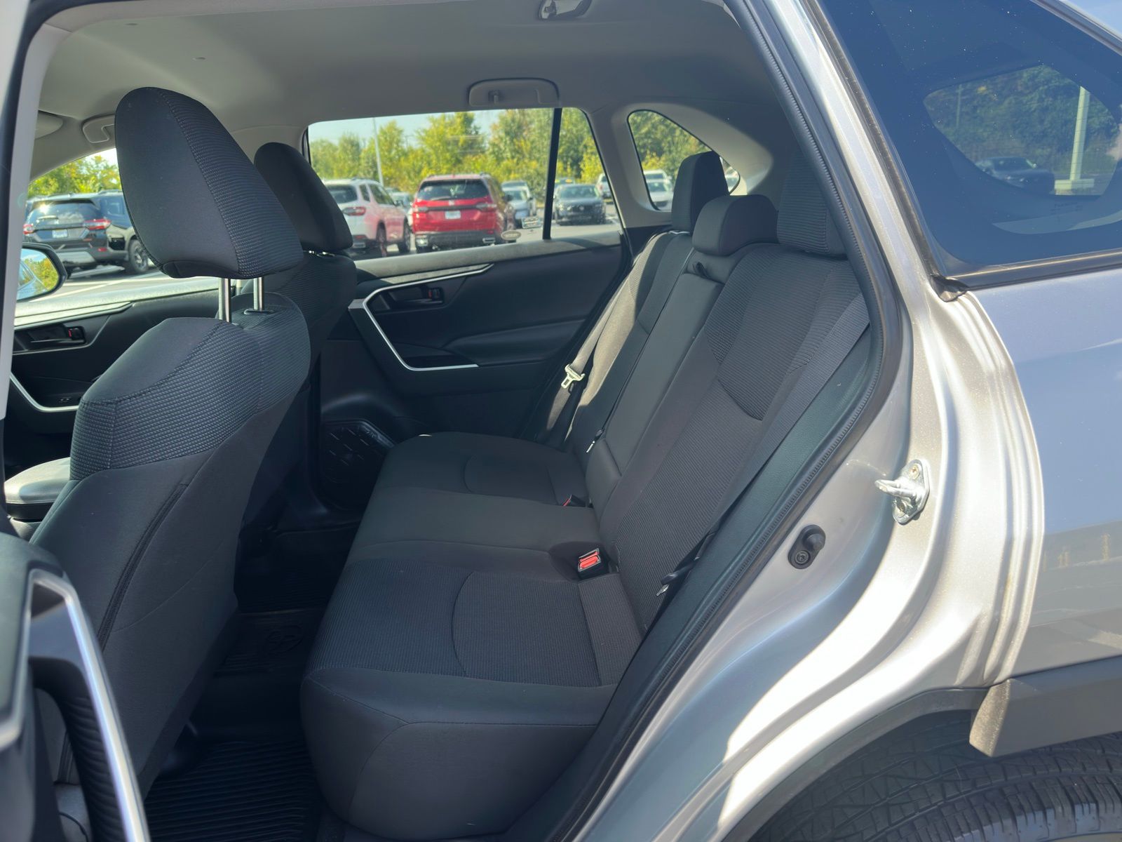 2021 Toyota RAV4 LE photo 20