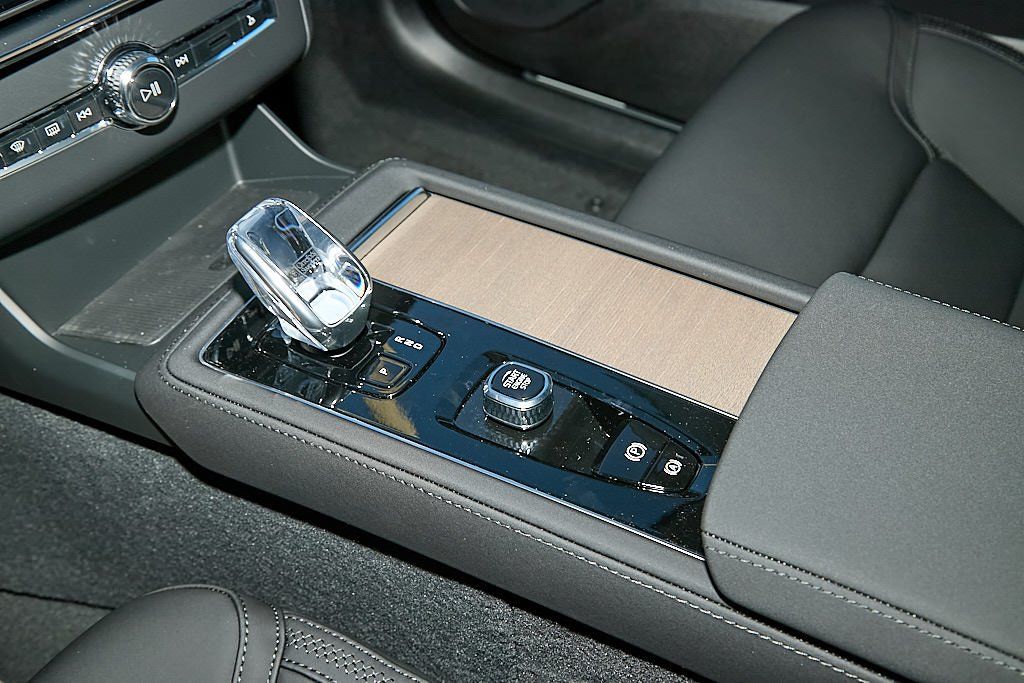 2026 VOLVO XC90 - Image 15