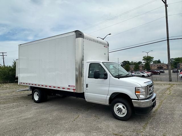 2024 Ford E-450 Cutaway photo 16