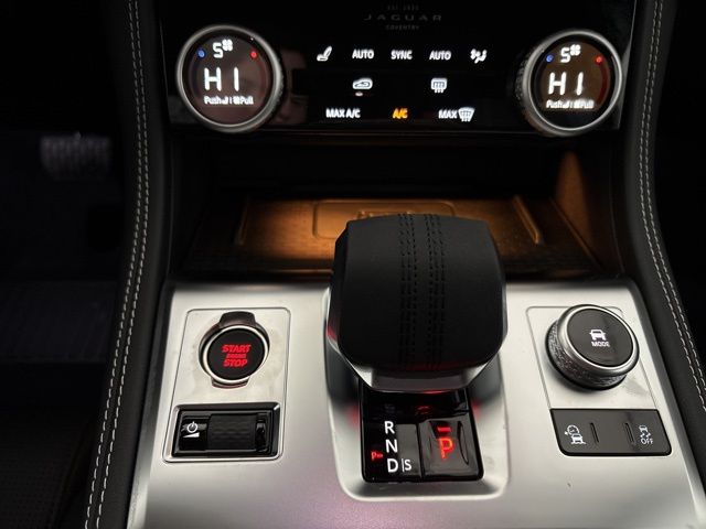 2025 Jaguar F-PACE P400 R-Dynamic S photo 19