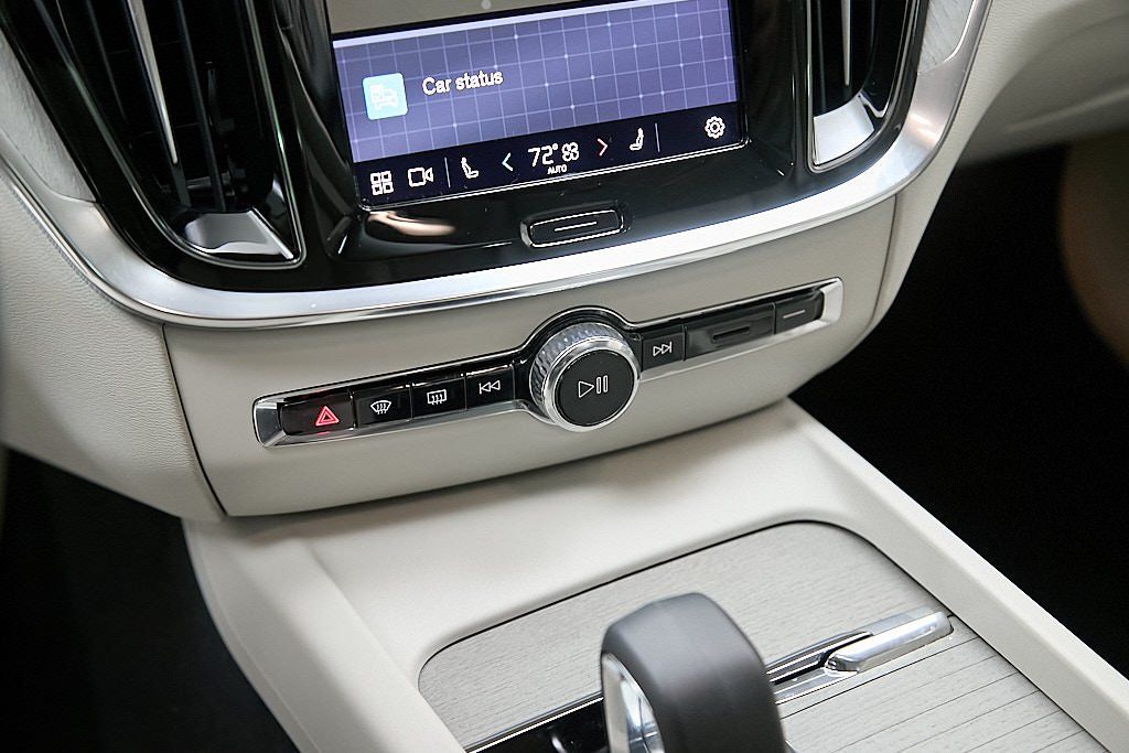 2024 VOLVO S60 - Image 16